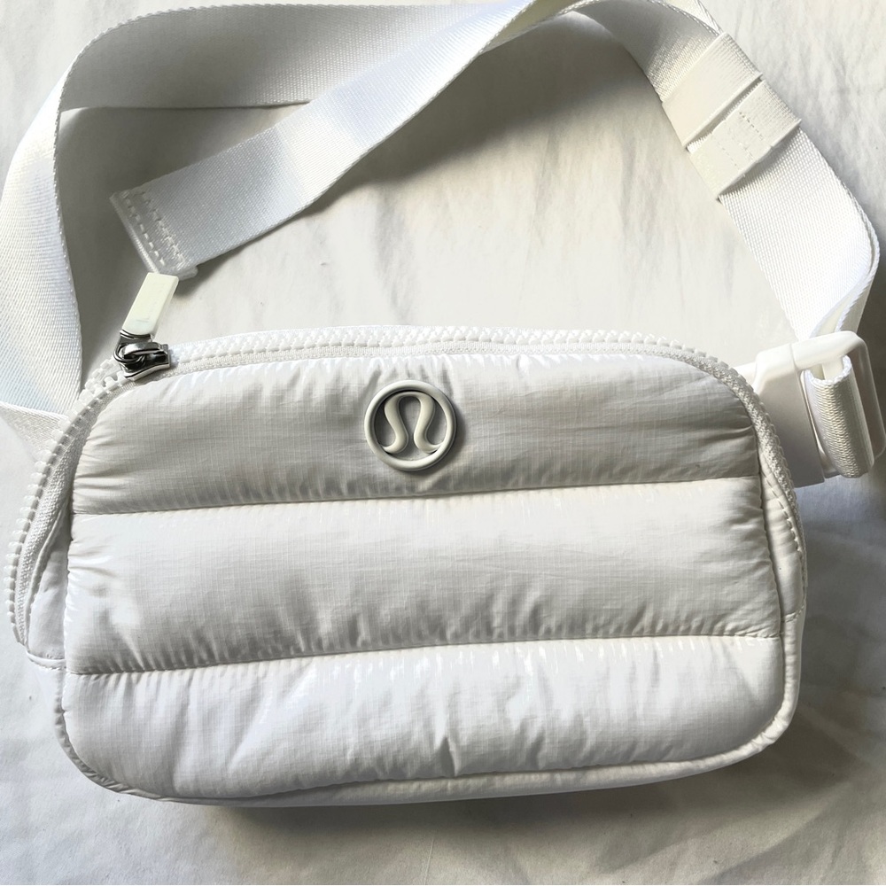 【Lululemon】Lululemon Athletica Everywhere Belt Bag Wunder Puff